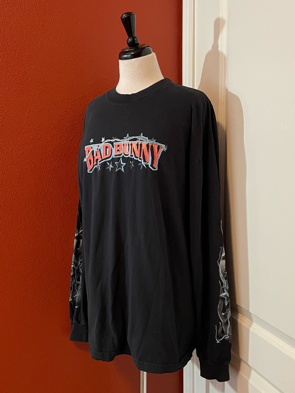 Bad Bunny Men’s 2022 El Ultimo Tour Del Mundo Black Graphic Long Sleeve Shirt